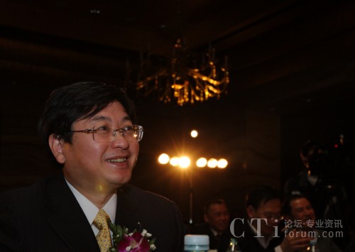  ��114�T�������E������񿂽�(j��ng)��¶���_�ĵ�΢Ц